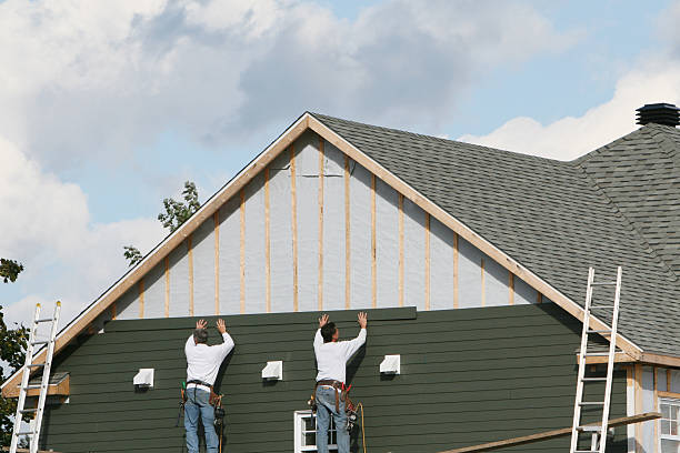 Professional Siding Installation technician working in Port Angeles, WA